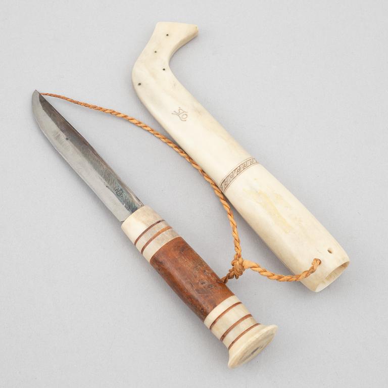 Olof Tomas Svonni, a reindeer horn knife, signed.