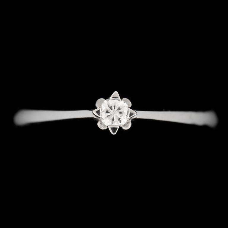 RING, 14k vitguld med diamant 0,07ct. Vikt ca 1,74 gram.