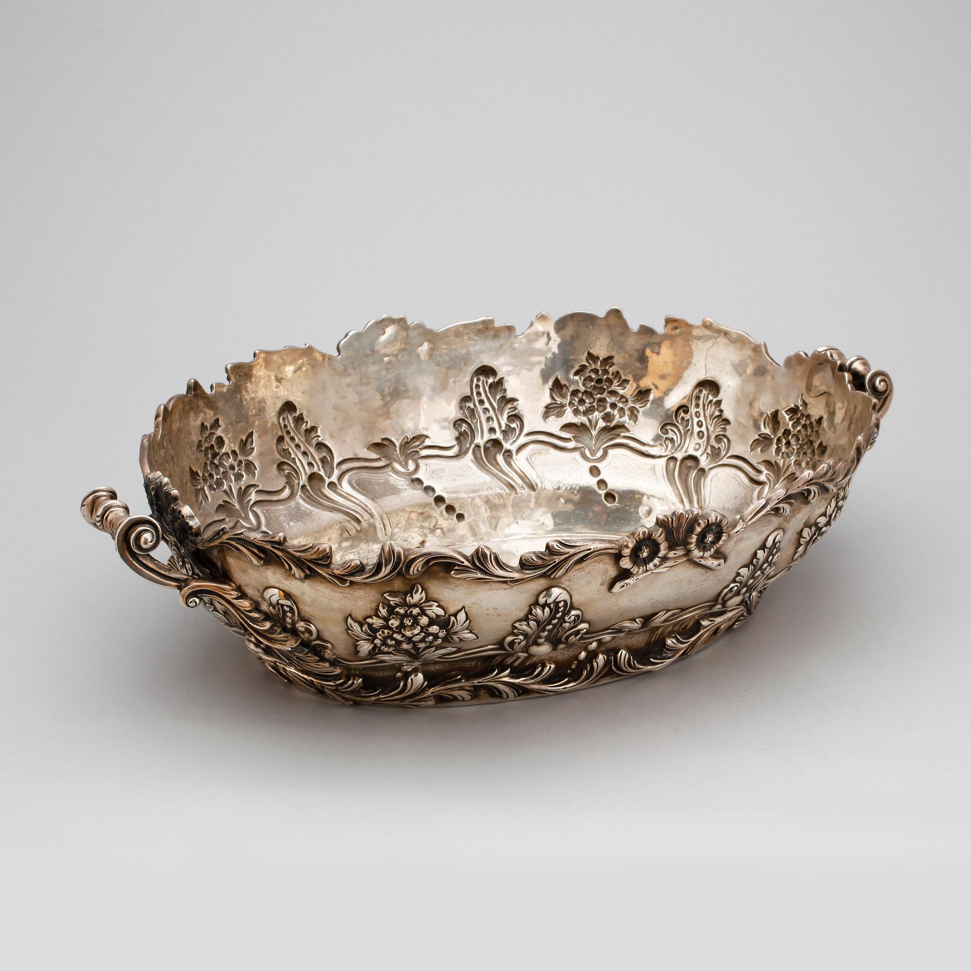 JARDINJÄR, silver, London 1914. Vikt ca 2960 gram.