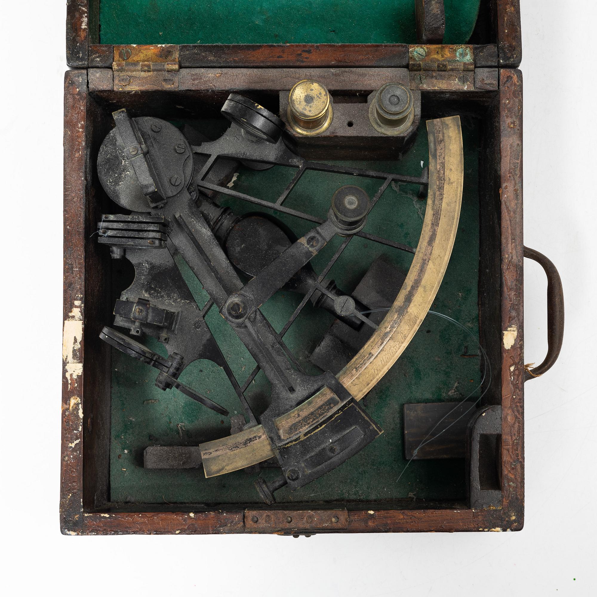 A sextant, London, around 1900.