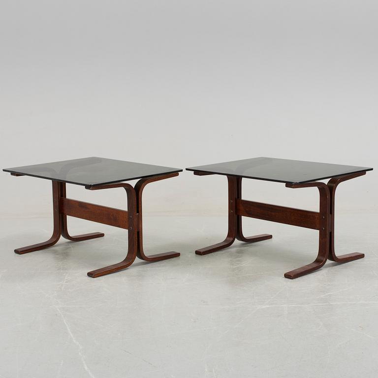 A pair of 1970s "Siesta", easy chairs and sofa tables by Ingmar Relling, Norge.