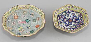 FAT, 2 st, porslin, Kina, omkring sekelskiftet 1900.