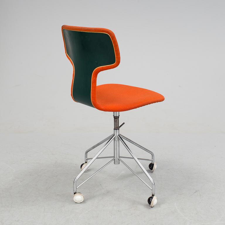 ARNE JACOBSEN, stol, "T-stolen", 3103, Fritz Hansen Danmark.