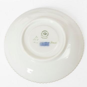 Kaffekoppar med fat, fyra stycken, porslin. 'Flora Danica', Royal Copenhagen, Danmark, 1900-tal.