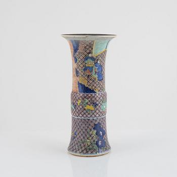 A transition style porcelain vase, 20th century.