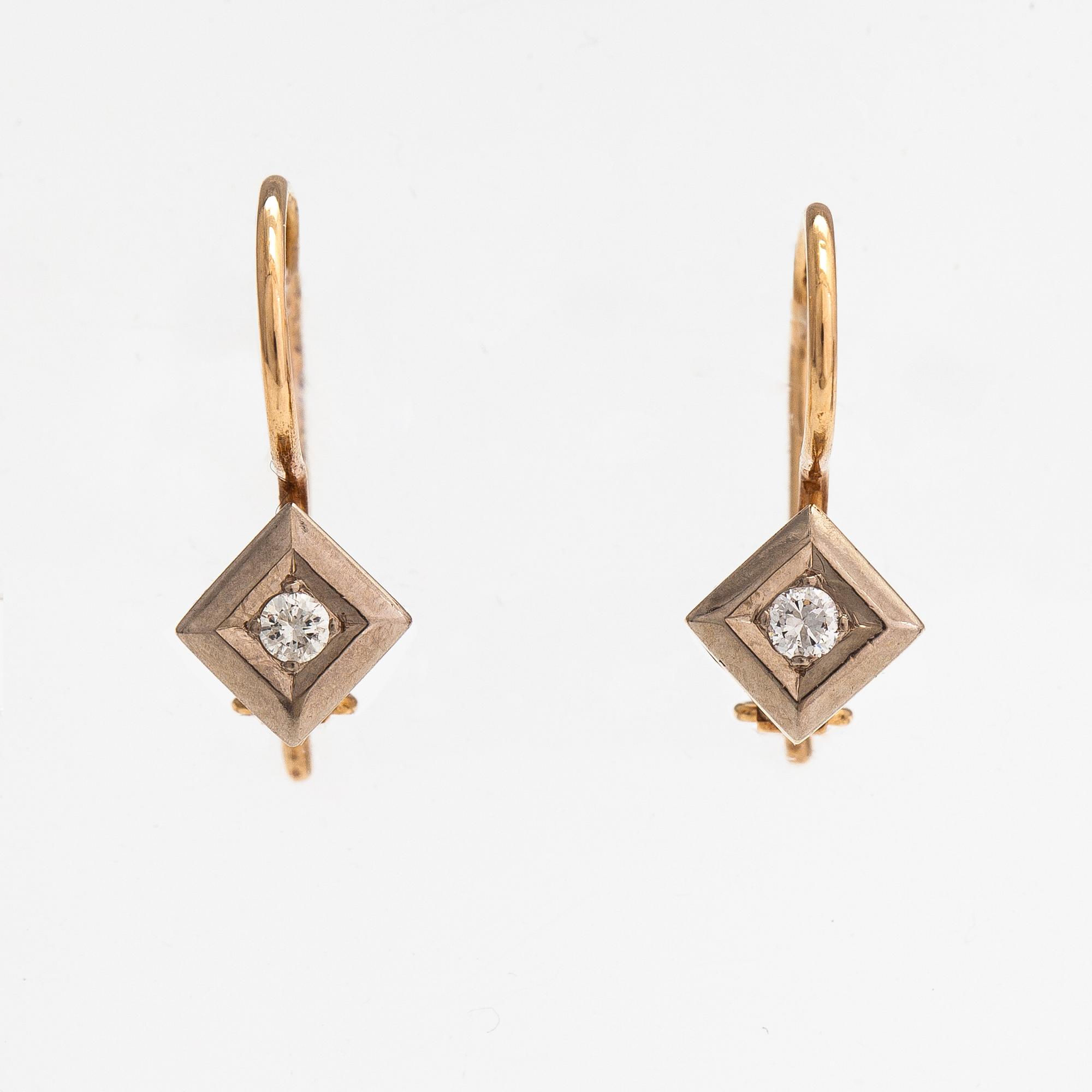 A pair of 18K gold earrings with diamonds ca. 0.08 ct in total.