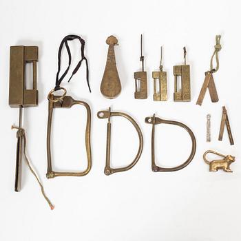 A group of Chinese brass locks, late Qing dynasty/early 20th century. (8 pieces).