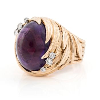 494. A ring in 18K gold with an amethyst designed by Barbro Littmarck, W.A. Bolin Stockholm 1971.