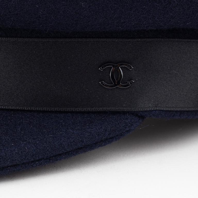 Chanel, a navy wool hat, size S.