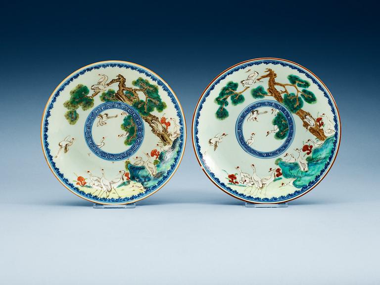 A pair of enamelled dishes, Qing dynasty, 19th Century.