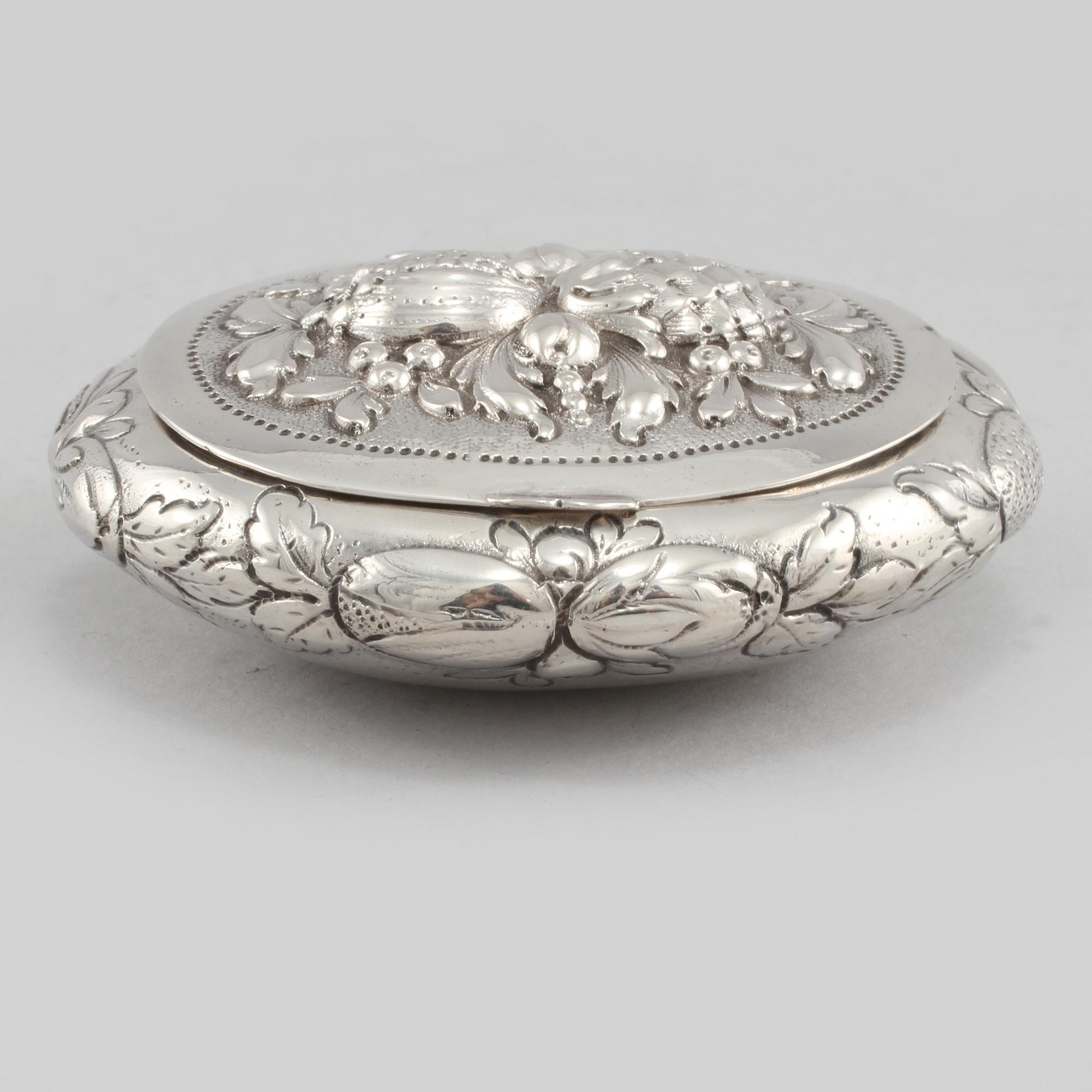 DOSA, silver, svenska importstämplar, 1900-tal, vikt ca 80 g.
