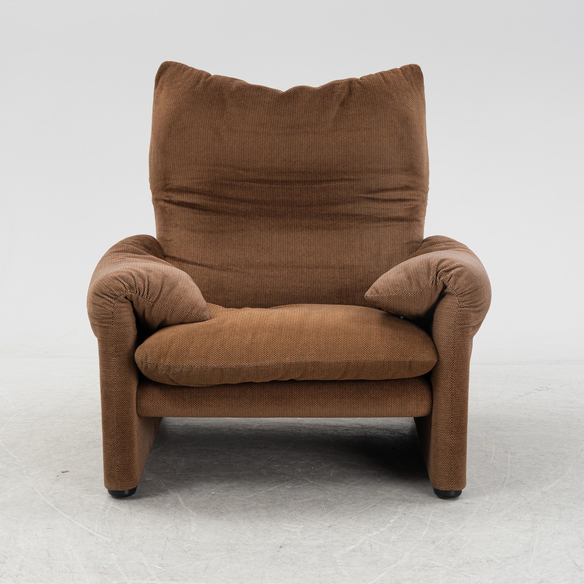 Vico Magistretti, a 'Maralunga' lounge chair from Cassina, Italy, late 20th Century.