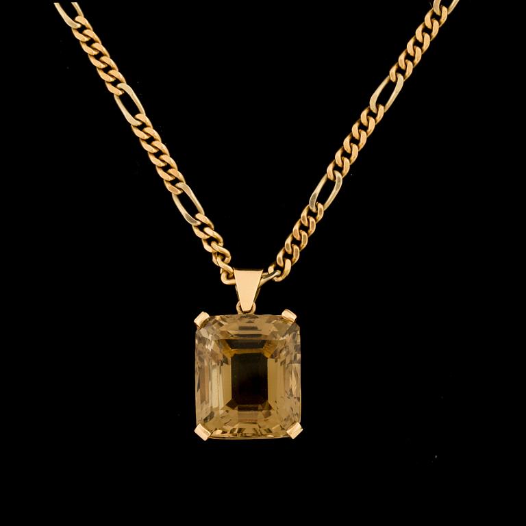 HALSKEDJA MED HÄNGE MED TOPAS, 18k guld. Vikt ca 66 g.