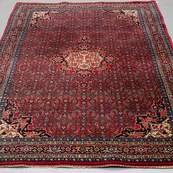 A RUG, an old Bidjar, ca 226 x 144,5-150,5 cm (as well as 1 cm flat weave at the ends).