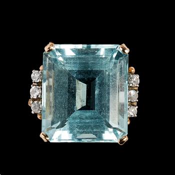 1006. RING, step cut aquamarine and eight cut diamonds, tot. 0.12 cts.