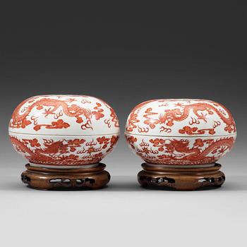 A pair of five clawed dragon boxes and covers, late Qing dynasty (1644-1912).