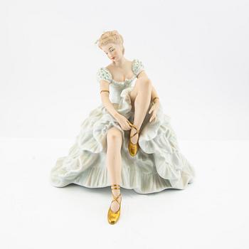 Figurine Wallendorf Germany mid-20th century porcelain.