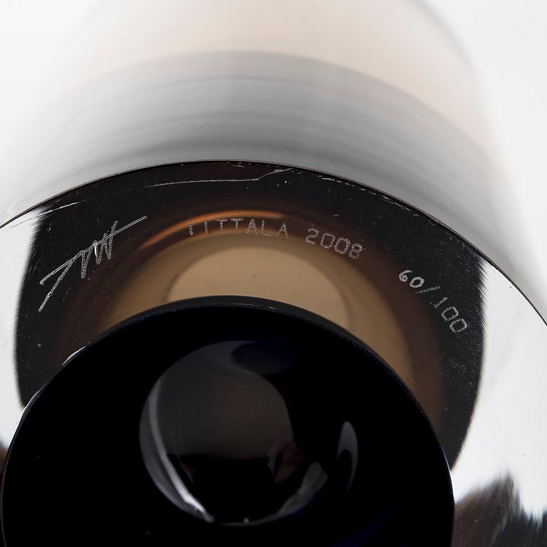 Tapio Wirkkala, vas, modell 3584, "Double-Headed", signerad TW Iittala 2008 60/100.