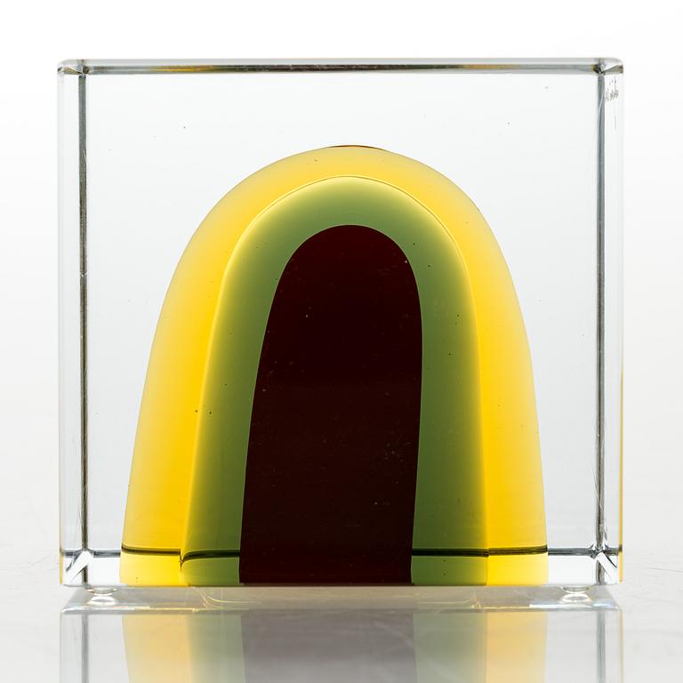 OIVA TOIKKA, AN ANNUAL CUBE, glass, signed Oiva Toikka Nuutajärvi 2006, numbered 570/2000.