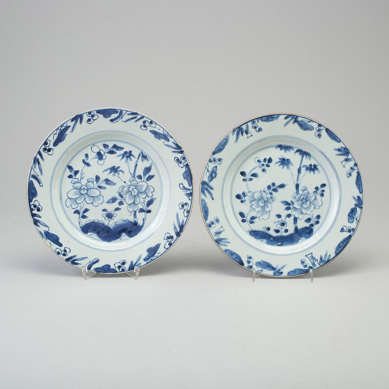 A pair of blue and white dishes, Qing dynasty, Qianlong (1736-95).
