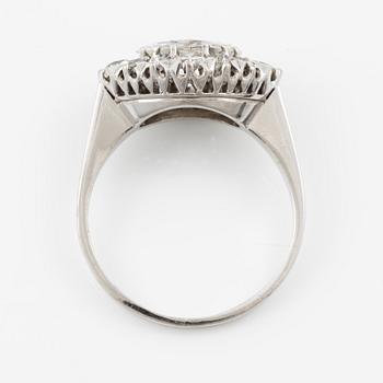 Ring in 18K white gold set with a marquise-cut diamond and old-cut diamonds.