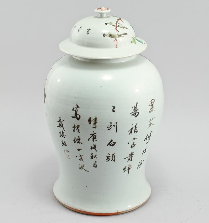 LOCKURNA, porslin, Kina 1800-tal.