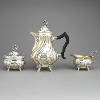 KAFFESERVIS, 3 delar, silver, rokokostil, CG Hallberg, Stockholm 1950-51. Tot ca 1330 gram.