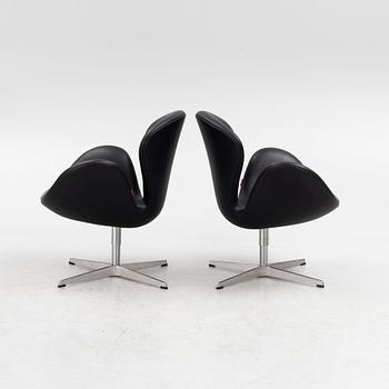 Arne Jacobsen, a pair of "Swan" armchairs, Fritz Hansen, Denmark, 2007.