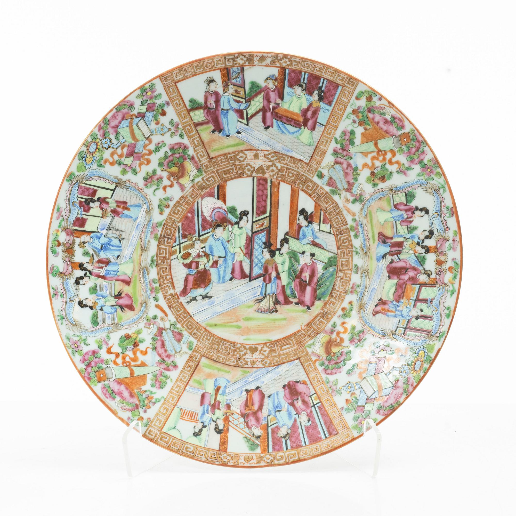 A famille rose serving dish, plate and two small dishes, Qing dynasty, 19th century.