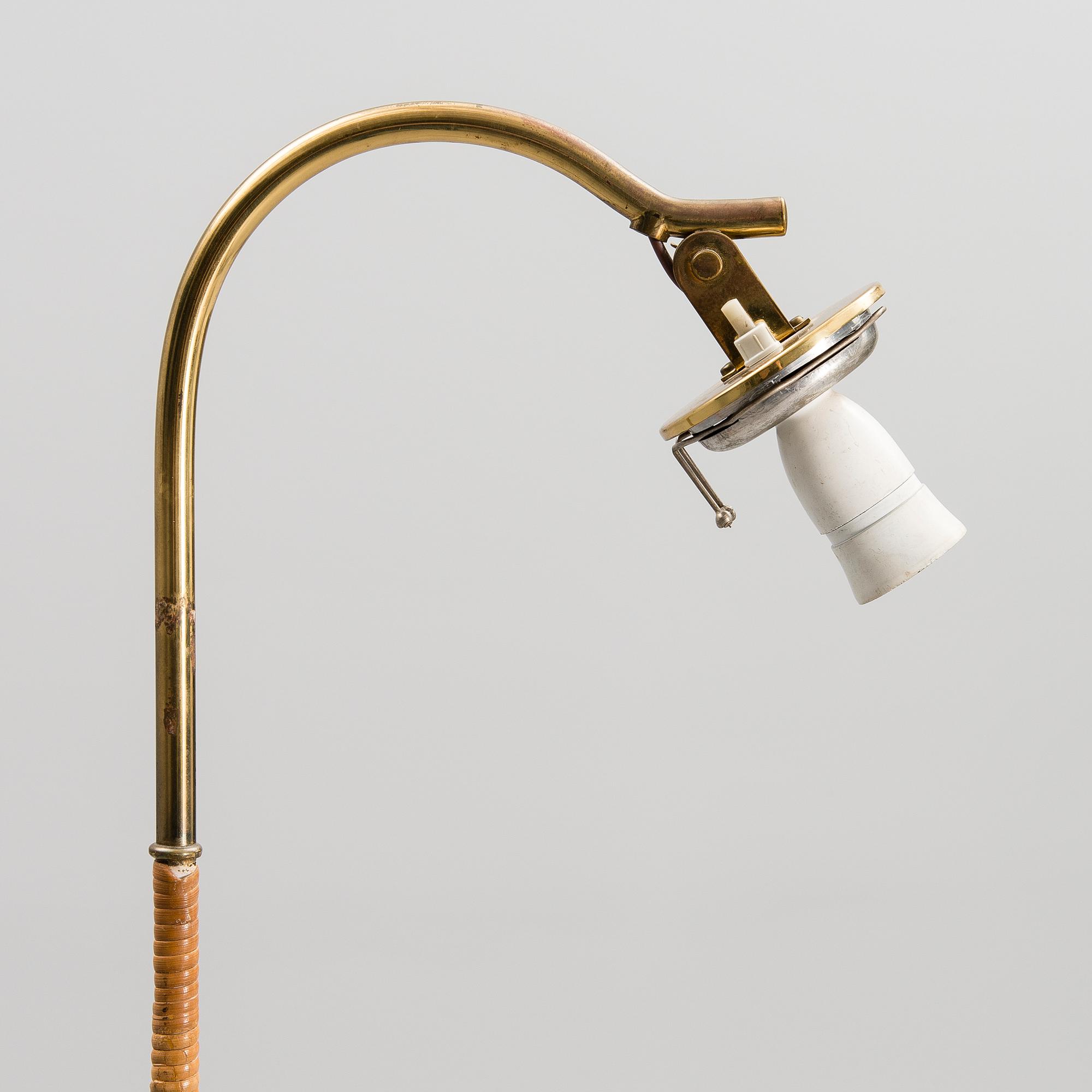 PAAVO TYNELL, GOLVLAMPA. Märkt Taito.