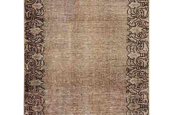 An oriental vintage design runner carpet, c. 460 x 80 cm.