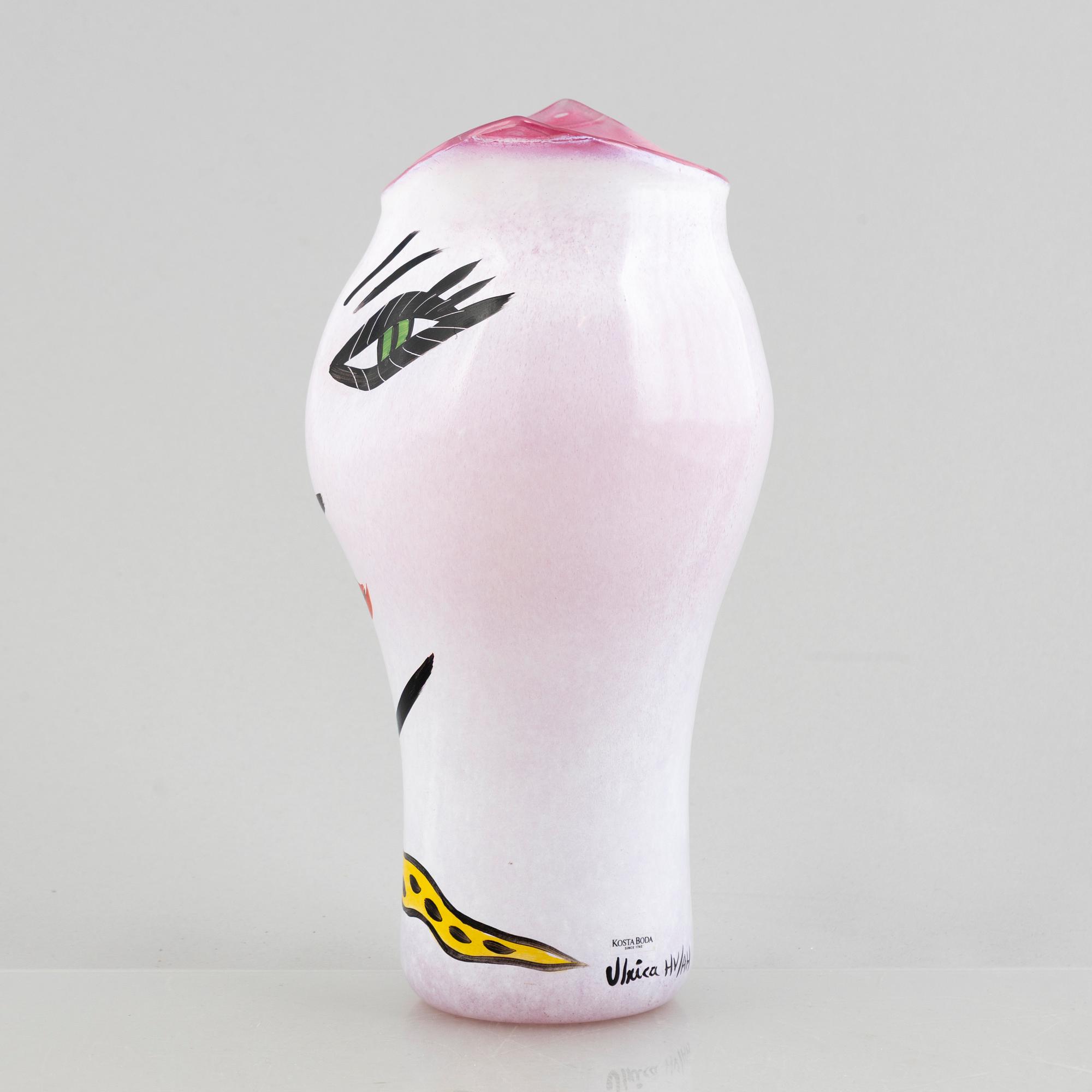 Ulrica Hydman-Vallien, a glass vase, Kosta Boda.