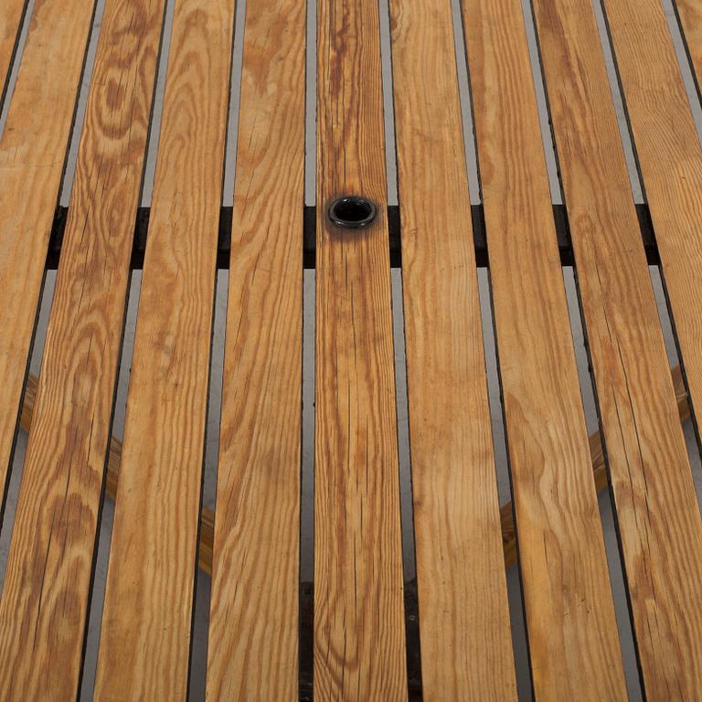 A garden table by Elsa Stackelberg, Fri Form.