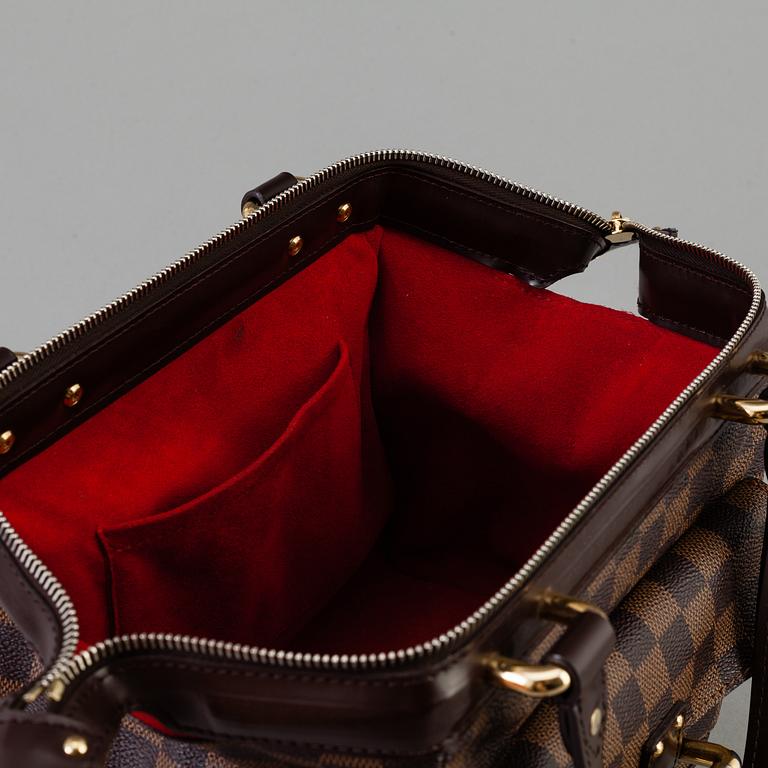 A bag by Louis Vuitton, "Knight's bridge".
