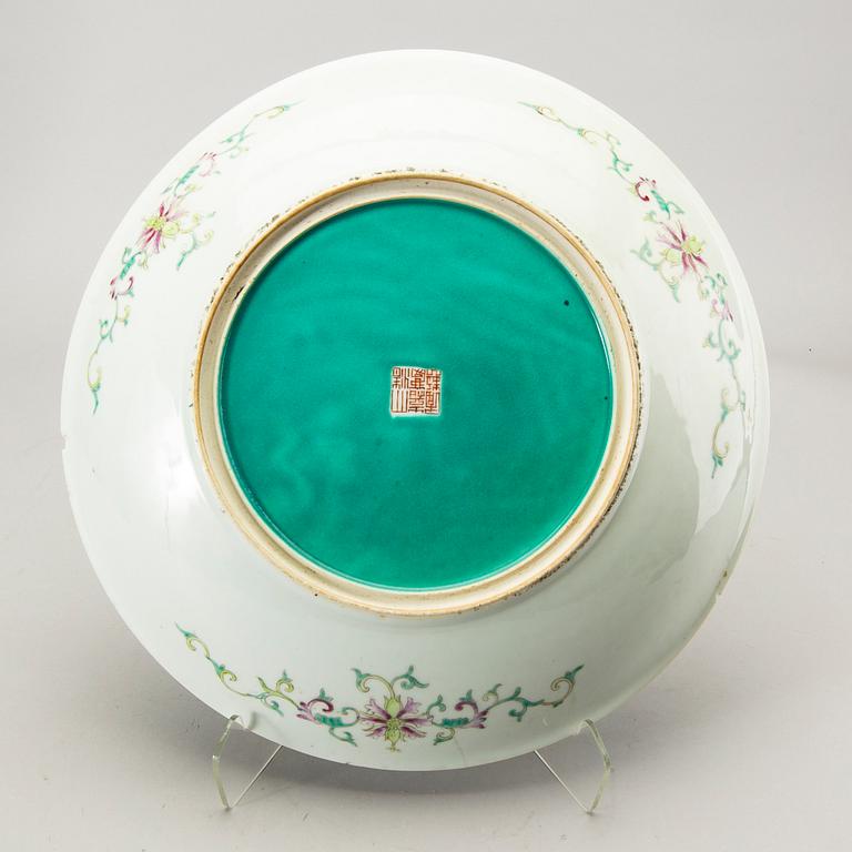 Bowl / Dish, porcelain, China, Probably 20th century.