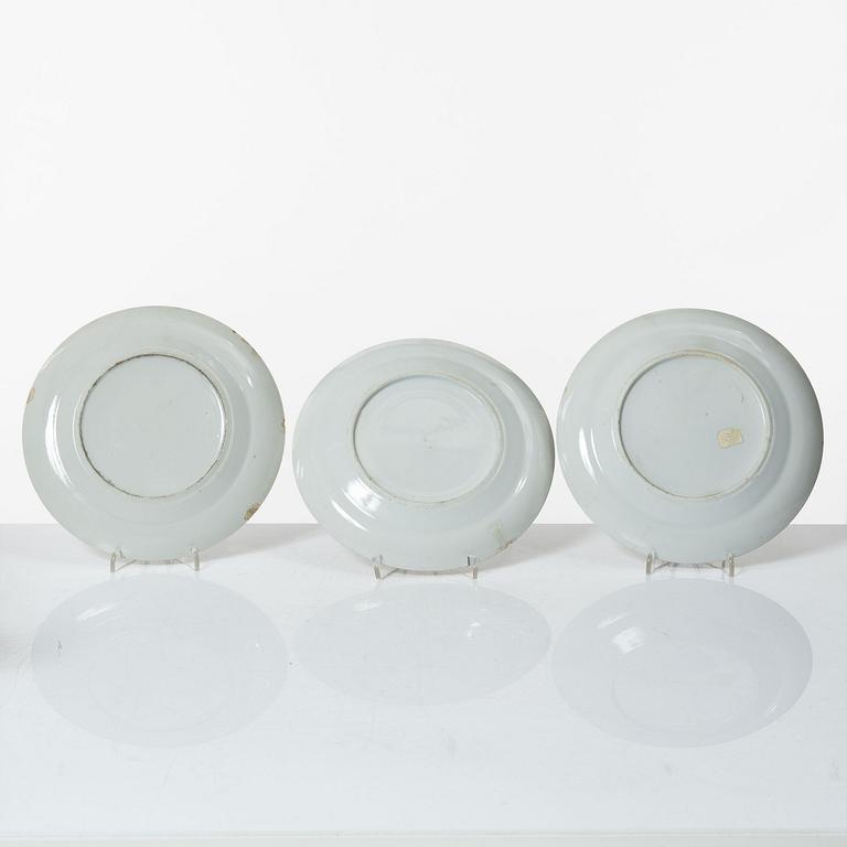 A set of fourteen Chinese porcelain pieces, Qing dynasty, 18th-19th Century.