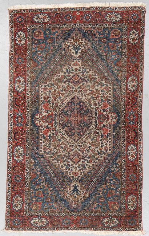 Rug, semi-antique Bakhtiari ca 208 x 126 cm.