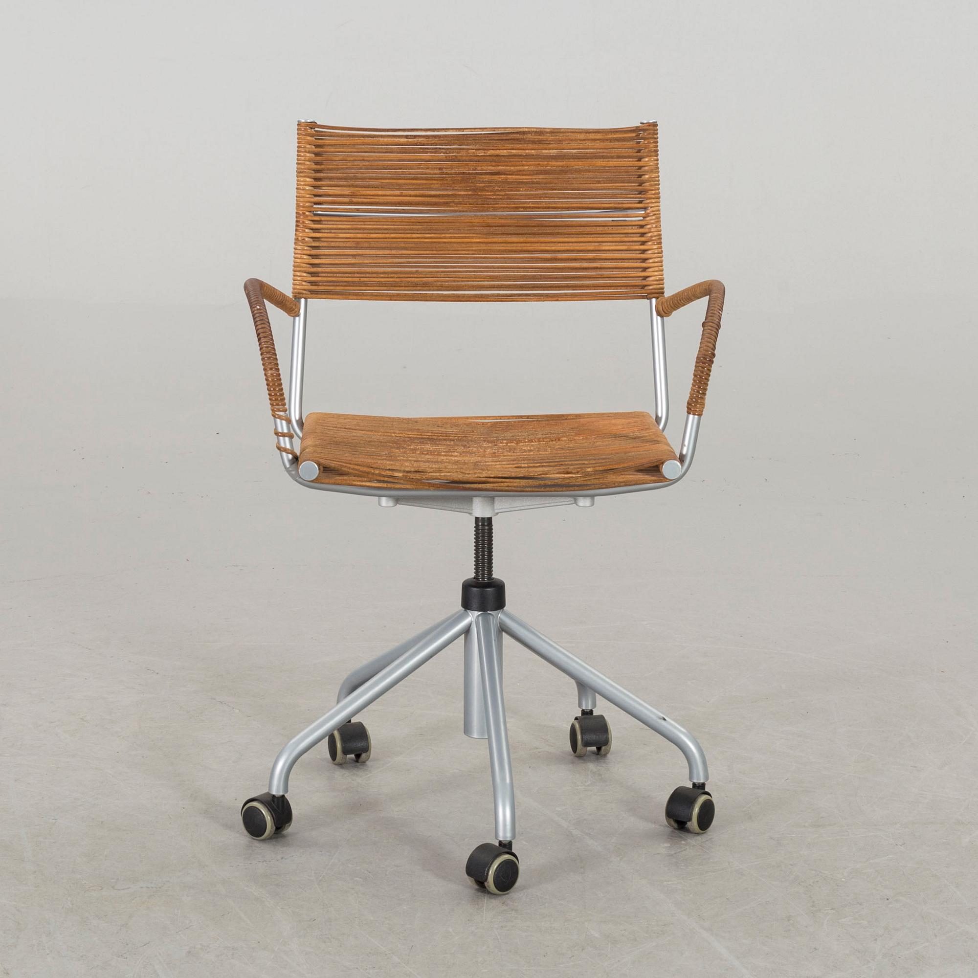 TITO AGNOLI skrivbordsstol "Miss B4", för Pierantonio Bonacina, Italien 1900-talets senare del.