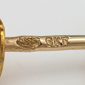 A pair of 14K gold earrings with diamonds ca. 0.01 ct in total.