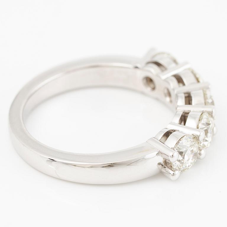 Half eternity ring, 18K white gold set with five brilliant-cut diamonds.
