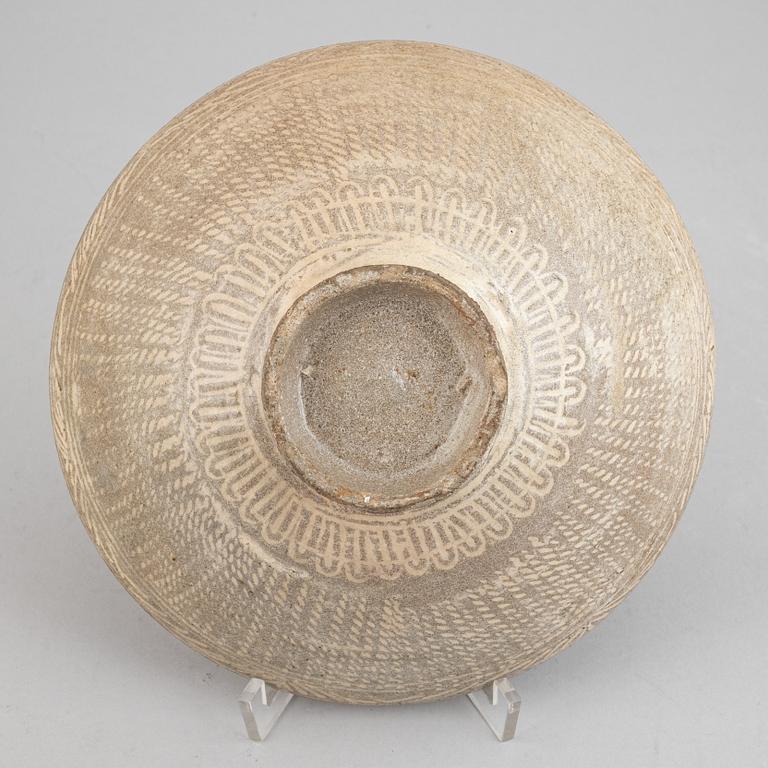 A Korean ceramic glazed bowl, Goryeo/Koryo (918-1392).
