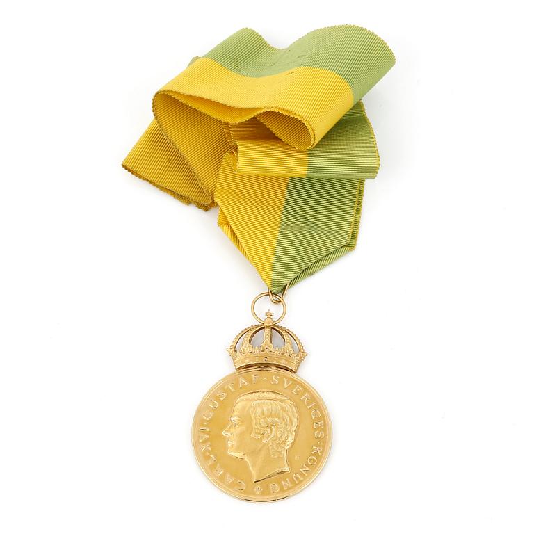 MEDALJ, 18 K guld, Carl XVI Gustaf, Kungl Patriotiska Sällskapet, 1976. Vikt ca 36g.