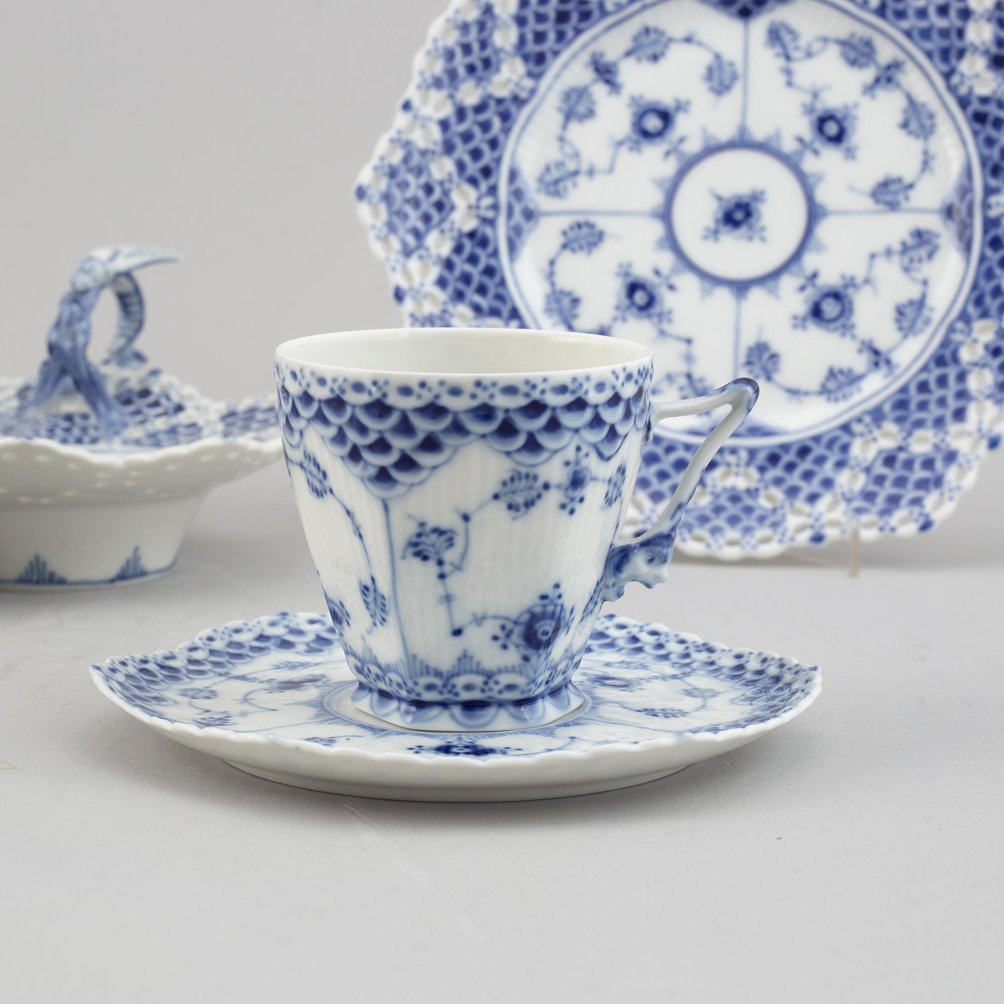 A Royal Copenhagen porcelain half lace "Musselmalet" service 21 pcs.
