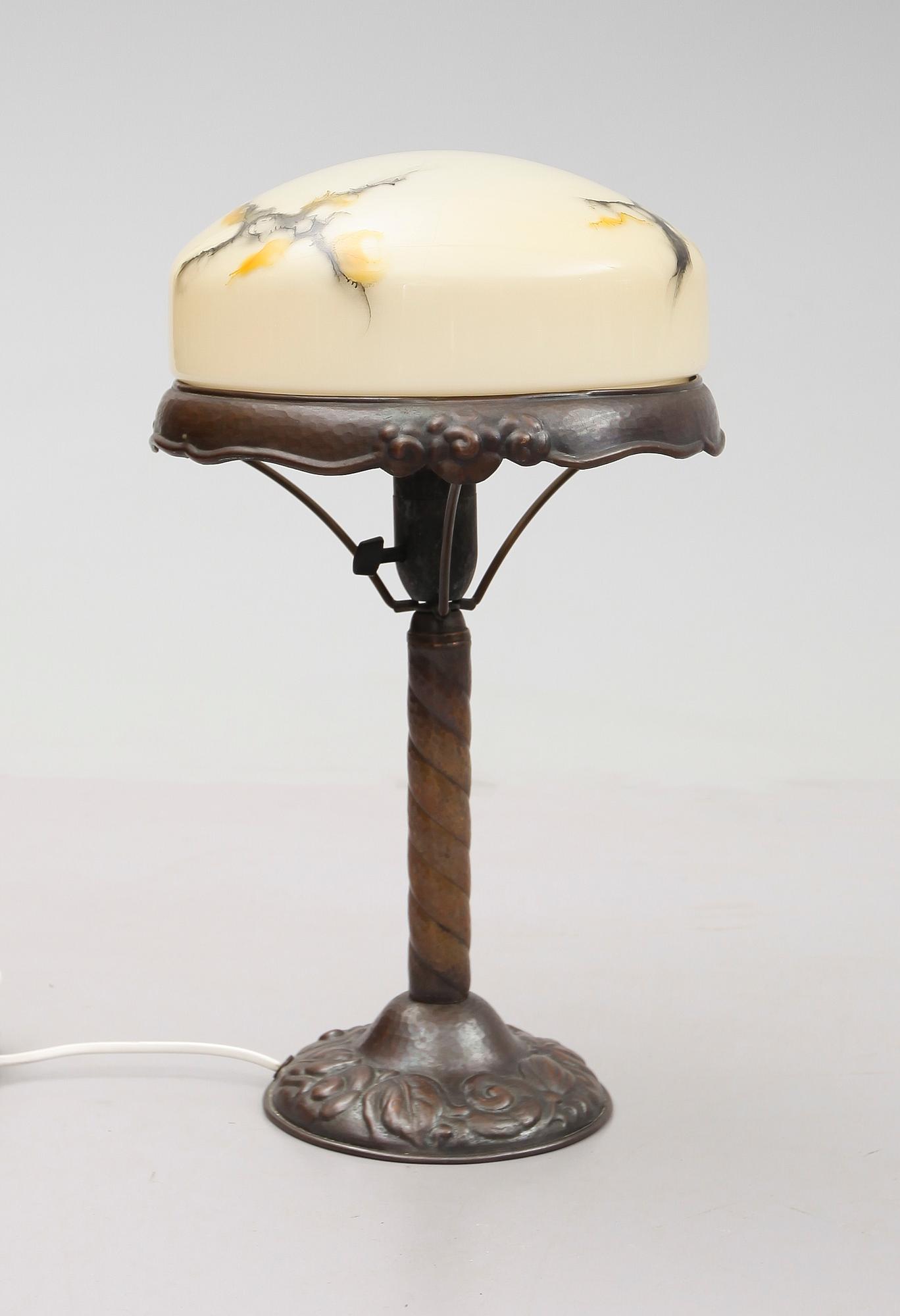 BORDSLAMPA, s k strindbergslampa, 1900-talets första hälft.