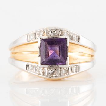 Ring, 18K guld med ametist och åttkantslipade diamanter.