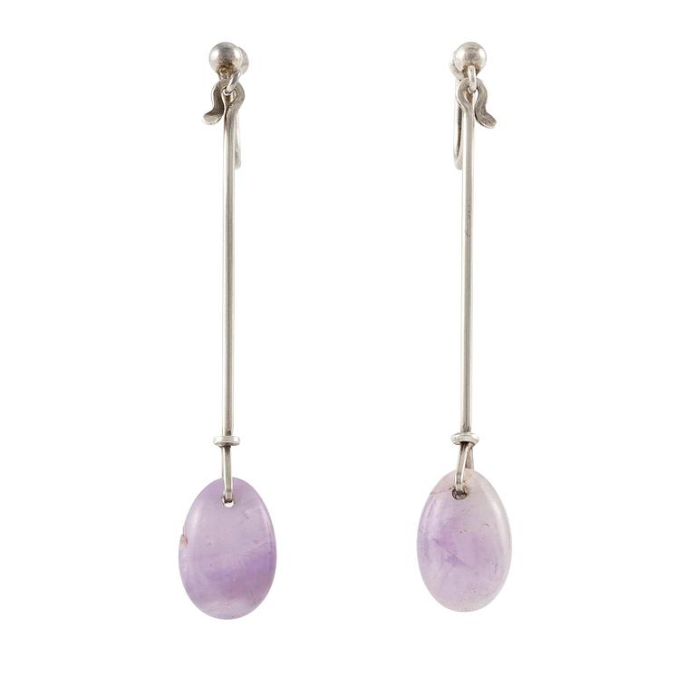 Vivianna Torun Bülow-Hübe, a pair of earrings, sterling silver with amethyst, for Georg Jensen.