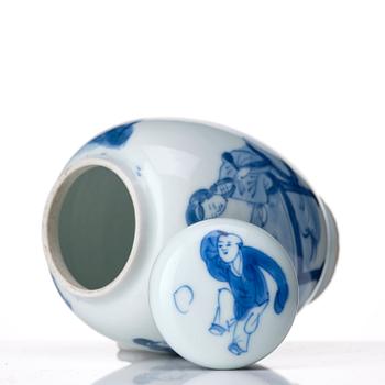 A blue and white tea caddy with cover, Qing dynasty, Kangxi (1662-1722).
