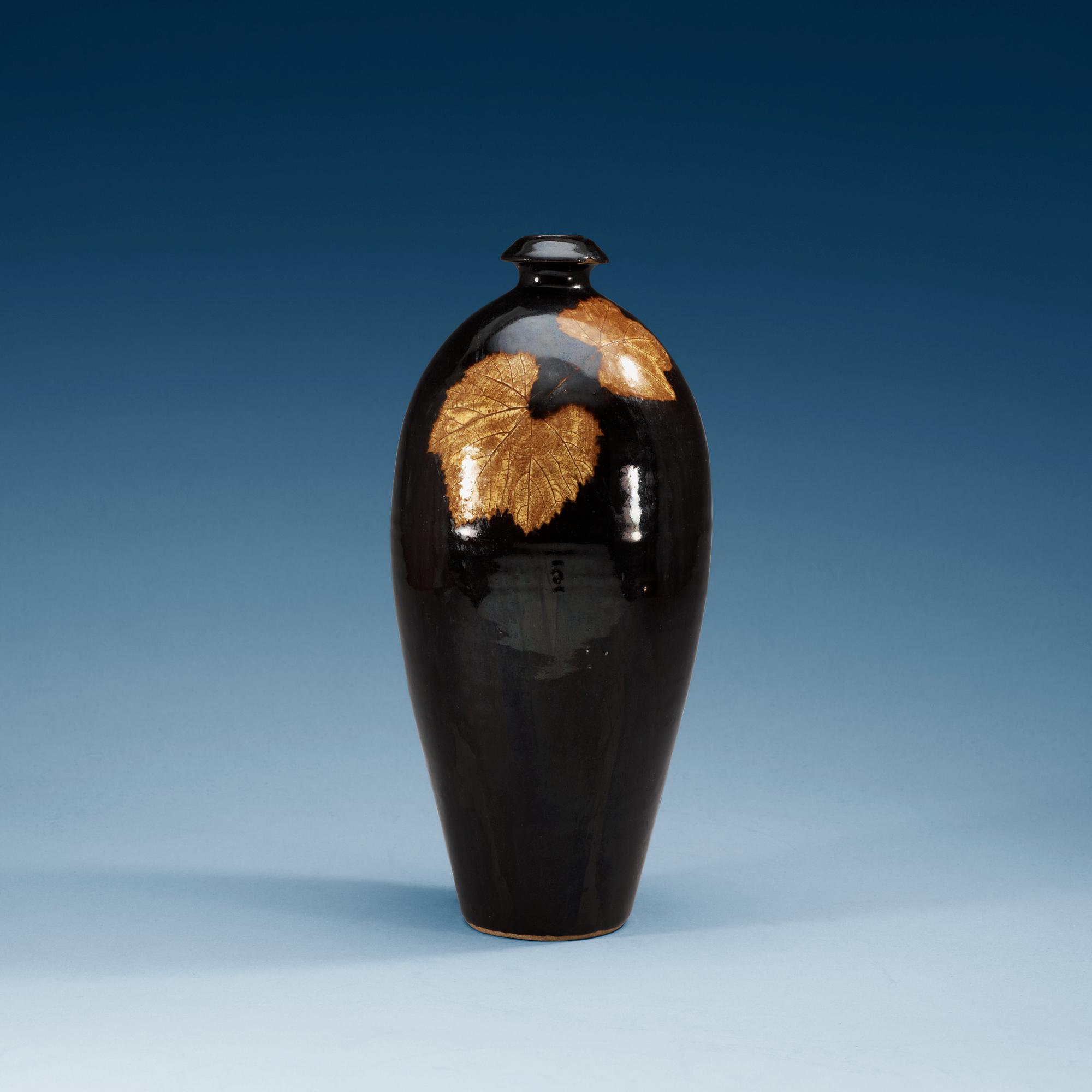 A Jizhou 'leaf' vase, Northern Song dynasty (960-1279).