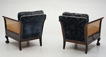 FÅTÖLJER, ett par, Chippendalestil, omkring 1900-talets mitt.