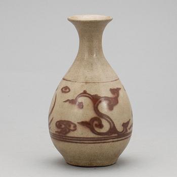 VAS, porslin. Sen Qing, Kina omkring 1900.